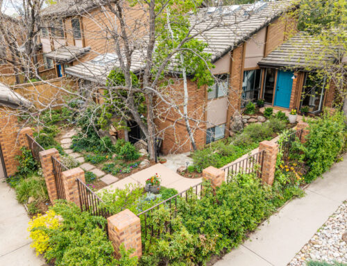 Spacious End-unit Townhome in Wonderland Lake
