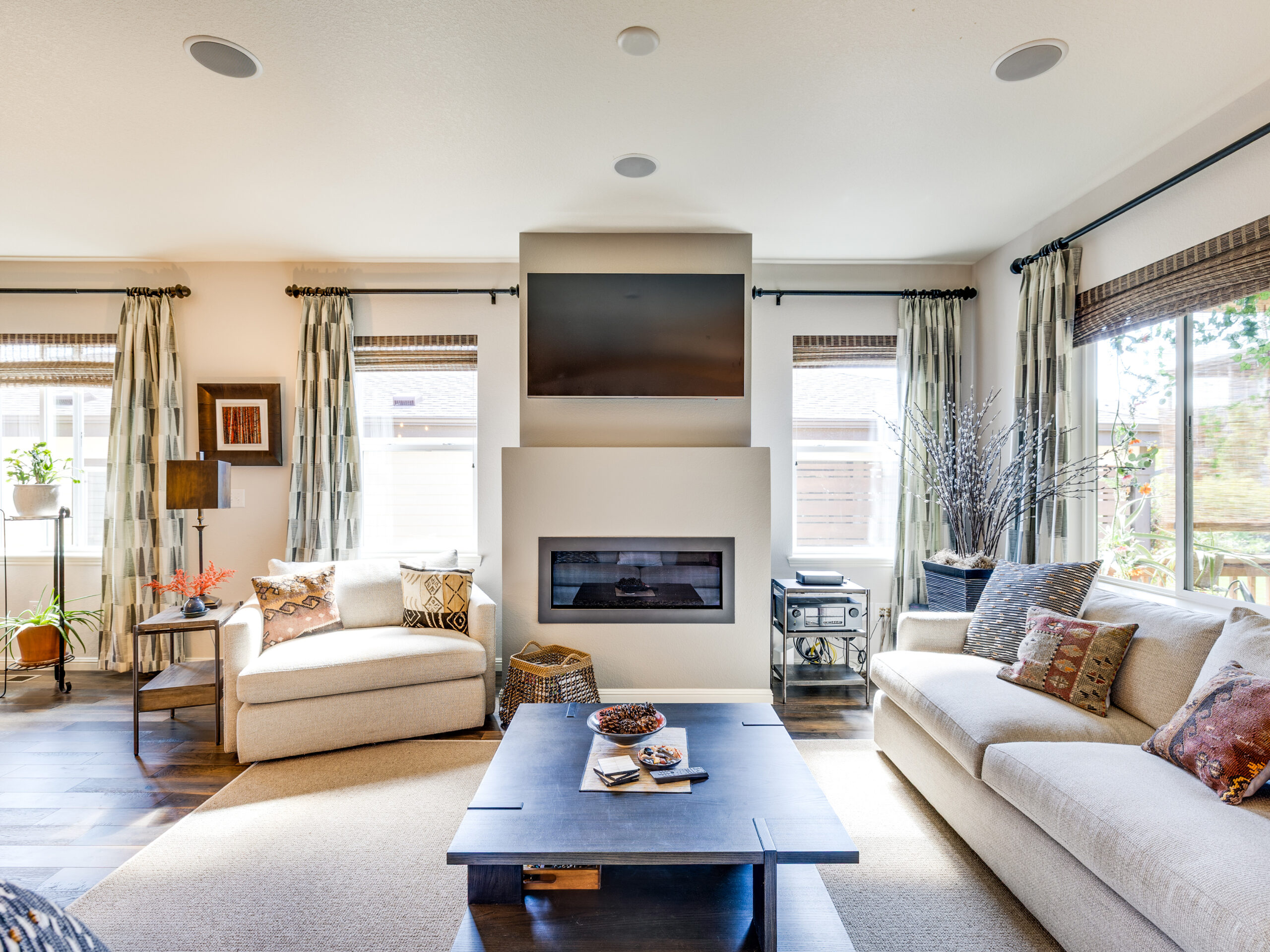 Whether you're looking for an active lifestyle or a peaceful retreat with a strong sense of community, this Skyestone home delivers on every level. Step inside and experience a truly elegant home located within the tranquil and amenity rich community of Skyestone.